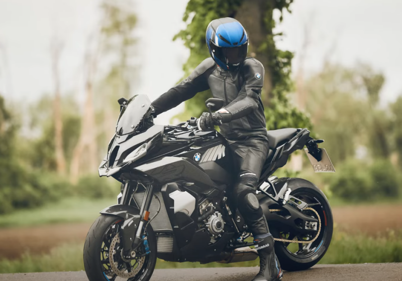 BMW представила прототип мощного мотоцикла M 1000 XR