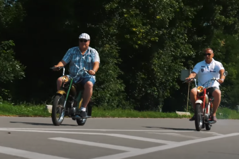 Moped yarışı Riga-16 – çocukluk gestaltını kapatıyor