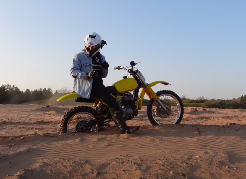 SSCB zamanlarının çöplüğünden arazi motosikleti - denerseniz olabilir