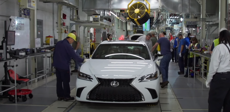 Lexus ES обновился и подорожал