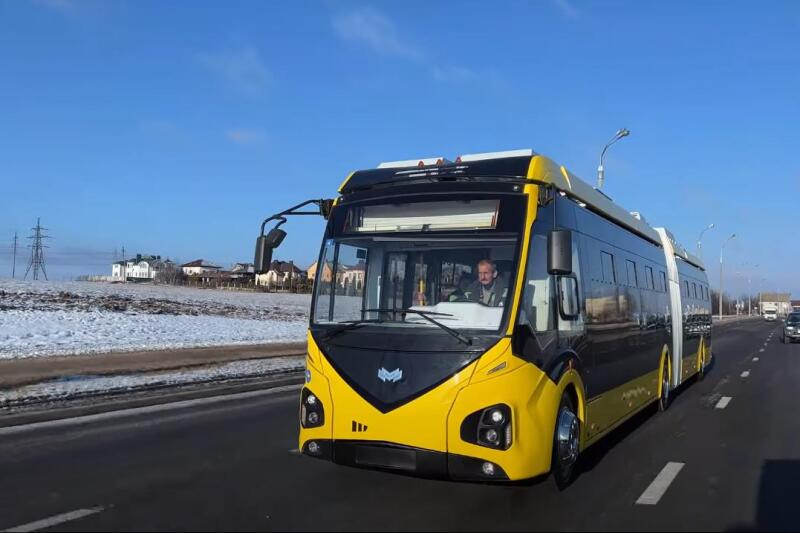 Autonomous trolleybus versus electric bus