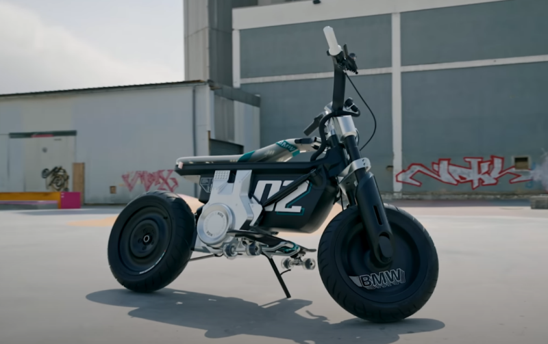 Компания BMW представила серийный электрический мини-мотоцикл CE 02