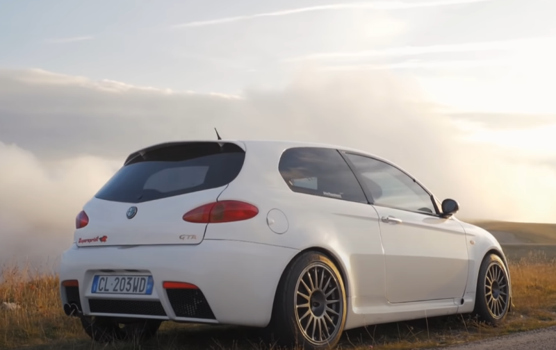 Alfa Romeo 147 – стоит ли связываться со стильным итальянским хетчбэком