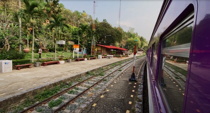 Những thú vui khi đi trên những chuyến tàu muộn mãi mãi của Thái Lan