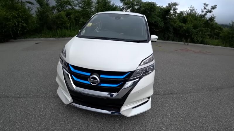 Nissan Serena: 5-летний гибрид со смешным расходом от 1,2 млн рублей