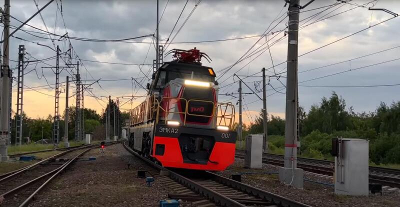 Rus hibrit elektrikli lokomotifin prototipi sunuldu