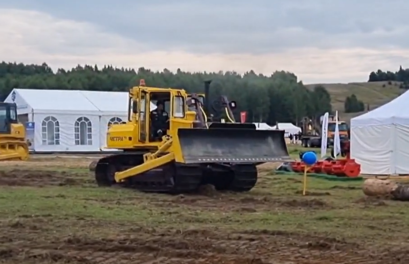 В России стартовали соревнования машинистов бульдозеров