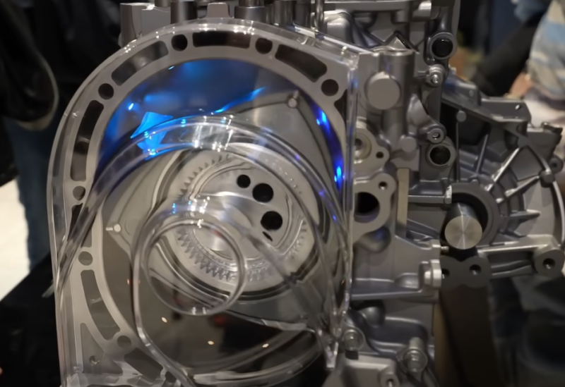 Mazda는 2023년에 직렬 로터리 엔진을 부활시켰습니다.
