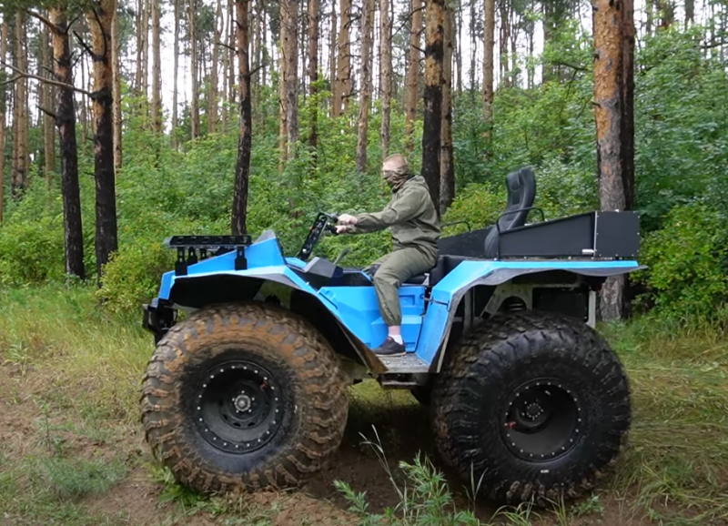 Enwix 전 지형 차량 - 러시아어로 된 ATV의 모습입니다.