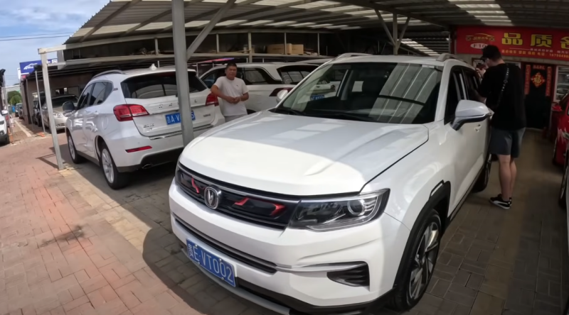 Tiệm bán xe Trung Quốc đã qua sử dụng đầu tiên được mở ở Nga – ý kiến ​​của tài xế