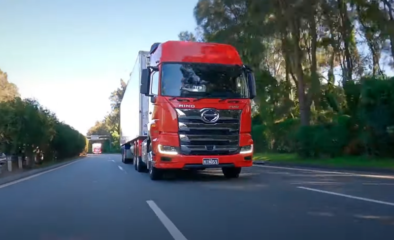 В России появились японские тяжелые грузовики Hino