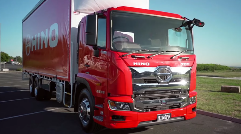 В России появились японские тяжелые грузовики Hino