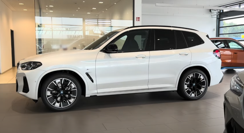 Новые BMW iX3 уже можно купить в России