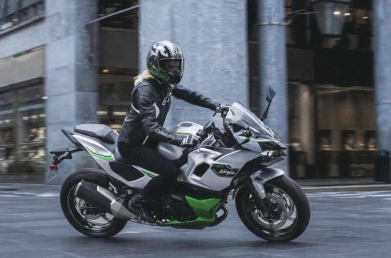 2024 Kawasaki Ninja 7 – первый серийный гибрид от японского бренда