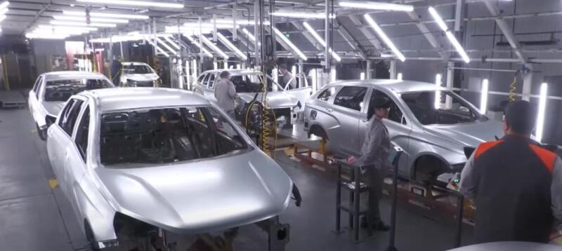 Производство Lada Vesta сократится вдвое