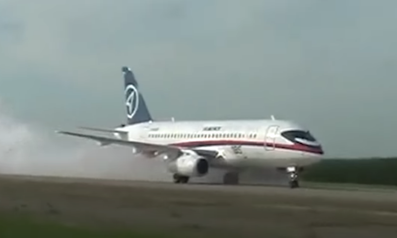 Самолеты Superjet-100 не покинут небо – проблема со свечами зажигания решена