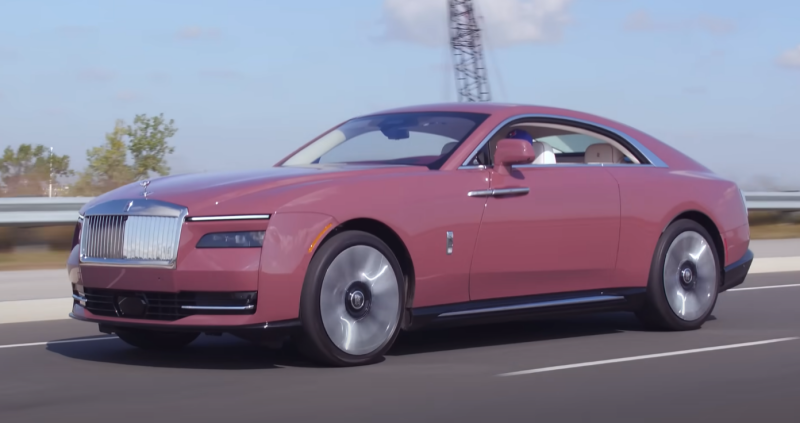 Первый электрокар от Rolls-Royce уже можно заказать в России