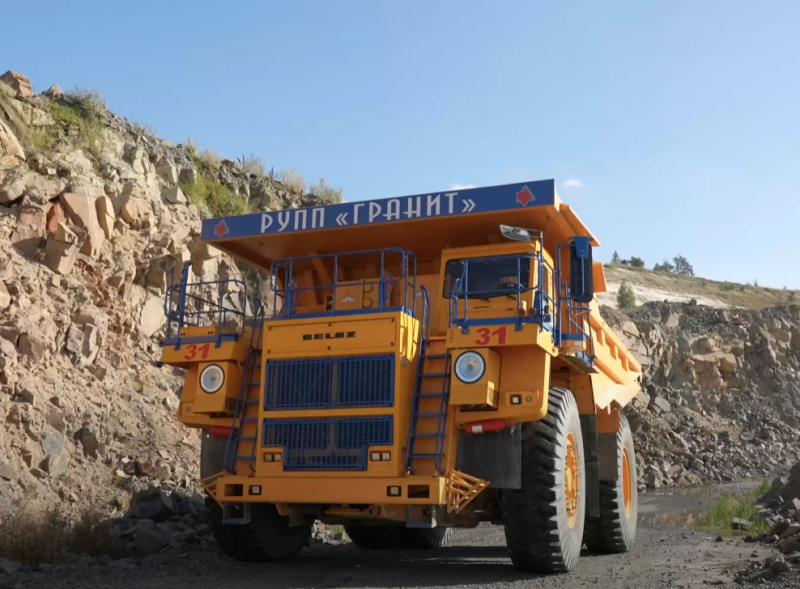 Working on BelAZ dump trucks in quarries - feel like a titan