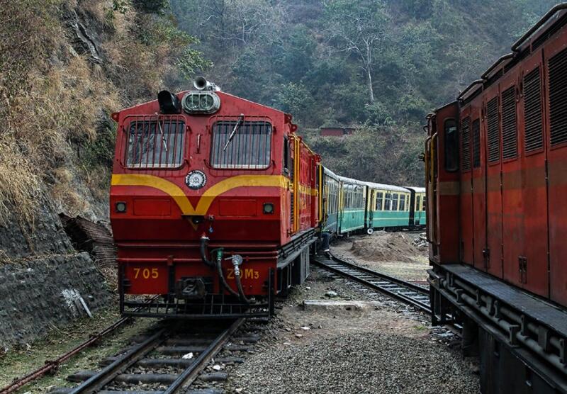 Hint dar hatlı oyuncak trenleri dünyanın her yerinden turist çekiyor