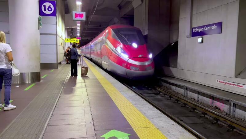 Итальянский скоростной поезд Frecciarossa 1000