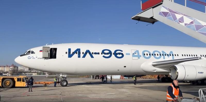 Il-96-400M lần đầu tiên bay lên bầu trời