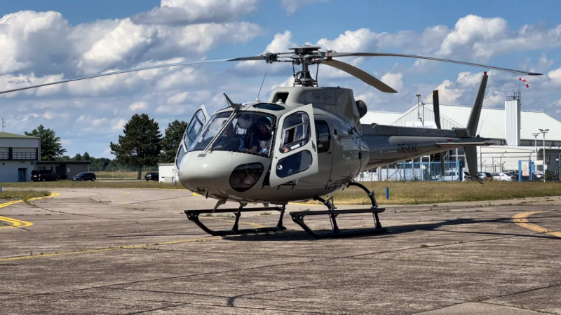 Tek motorlu Fransız helikopteri Eurocopter AS 350 Ecureuil AStar