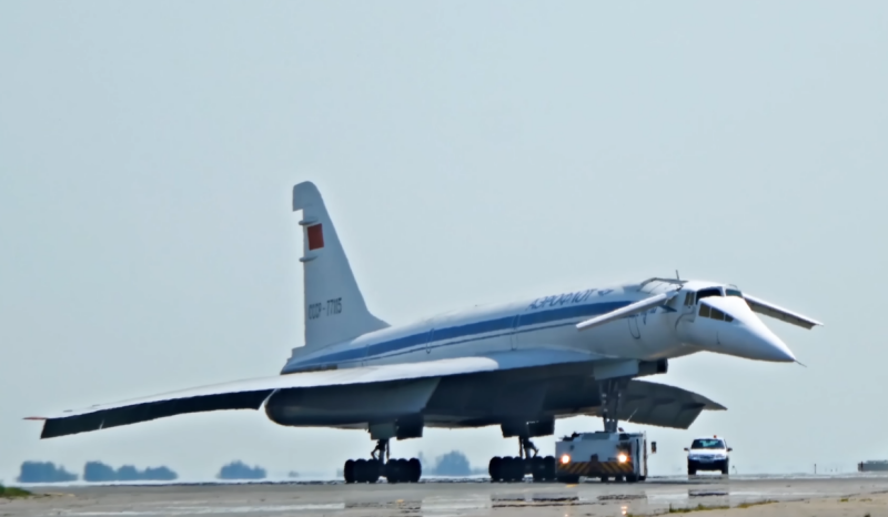Ту-144 и Ту-134 – встреча двух легендарных советских самолетов