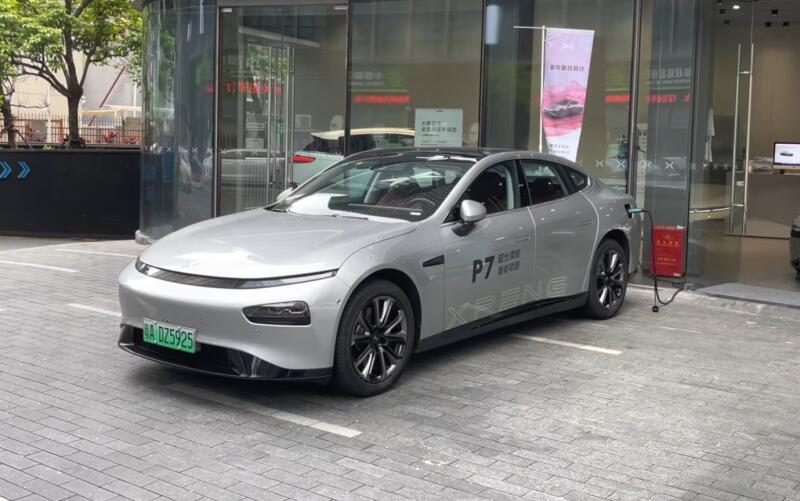 New Xpeng P7i LFP electric sedan: almost like the 702, but a little cheaper