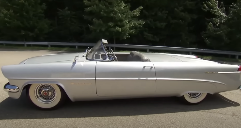 Packard Panther 1954: когда финансовые проблемы бегут быстрее автомобиля