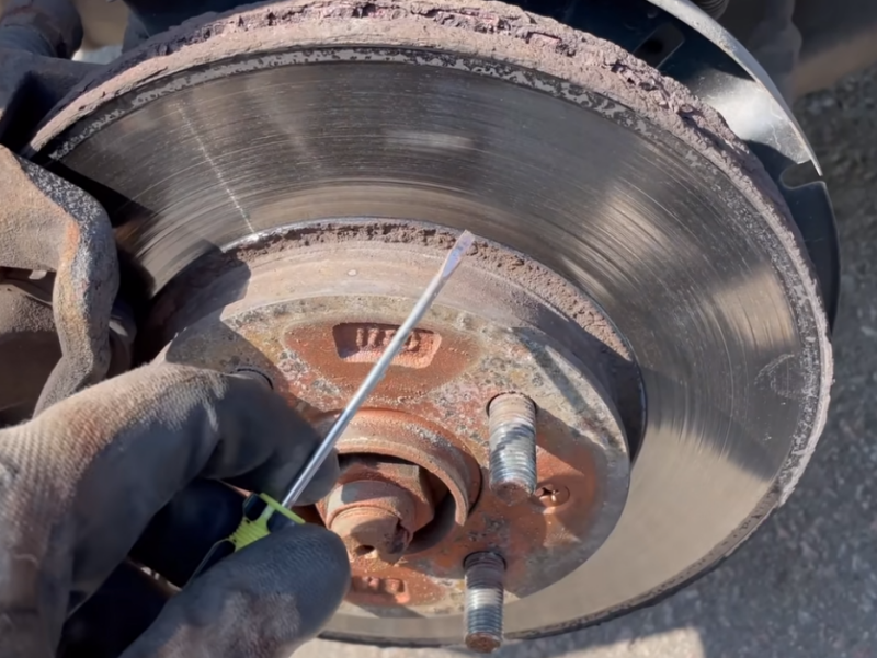 Руководства по ремонту Hyundai Solaris: замена тормозных колодок тормозных механизмов задних колес