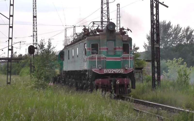 ВЛ61Д – первый двухсистемный электровоз в СССР, опасный для здоровья