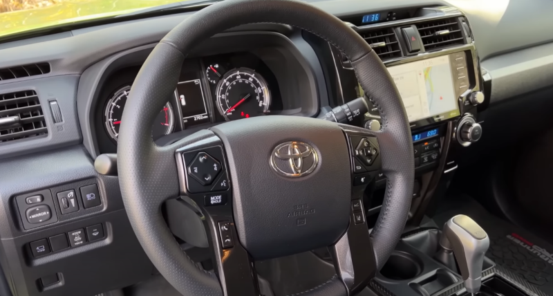 В России появились новые внедорожники Toyota 4Runner – без пробега, но очень дорого