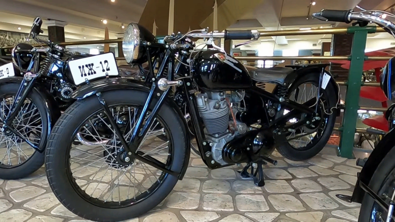 Motosiklet IZH-12 - tesisin ilk dört zamanlı motoru, aslen 40'lı yıllardan kalma