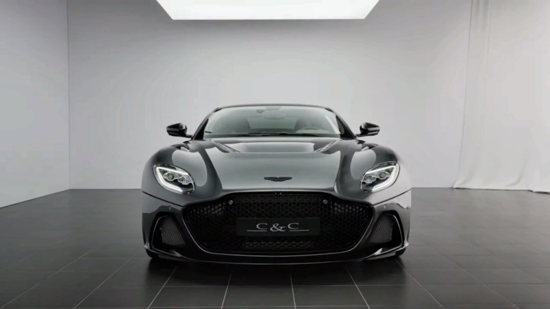 Aston Martin DBS 770 ULTIMATE: прощальная модель компании с V12