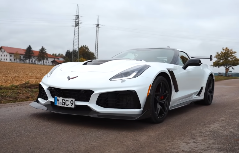 Прочь с дороги: я – Chevrolet Corvette ZR1