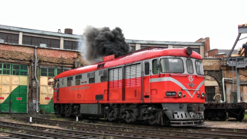 A primeira locomotiva diesel soviética de passageiros de alta velocidade TEP60