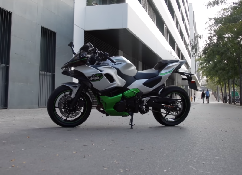 Kawasaki начнет выпускать гибридные мотоциклы