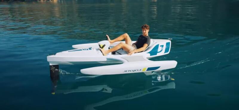 Электрифицированный тримаран на подводных крыльях E-Jetcycle – интересная новинка на рынке водных транспортных средств