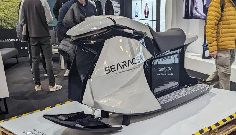 Searider apresentou um jet ski elétrico bimotor superleve
