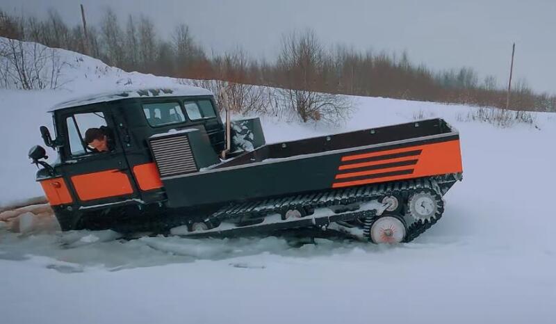 The tracks break, the all-terrain vehicle goes under the ice - what to do?