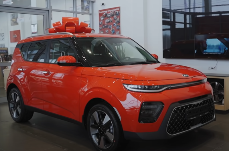 Rus otomobil bayileri bir grup "yeni monte edilmiş" Kia Soul hatchback'i aldı
