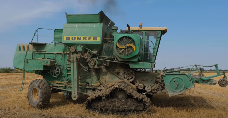 The DON-1500 combine harvester is installed on a half-track and impresses with its productivity