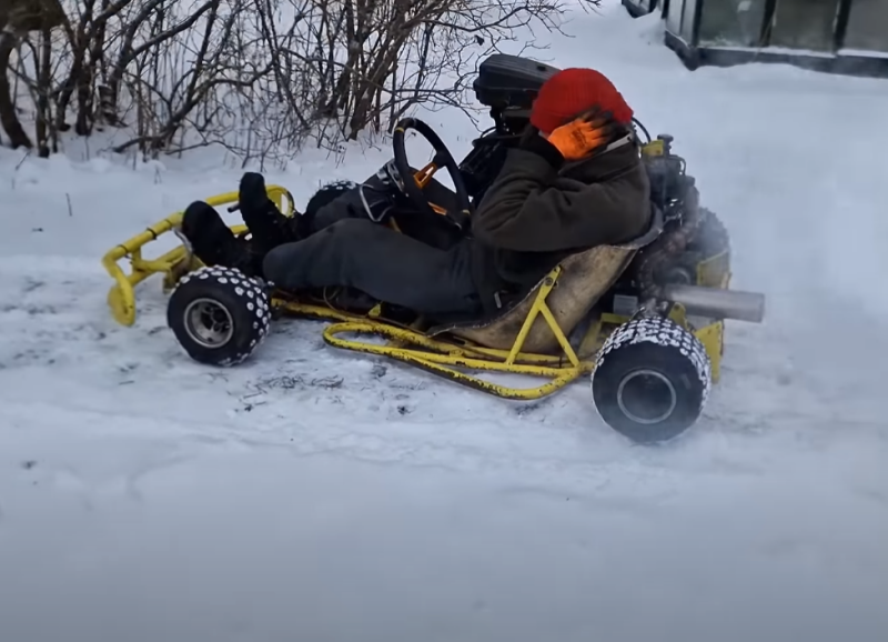 Homemade go-kart with a motorcycle engine - on spikes it’s good even in winter