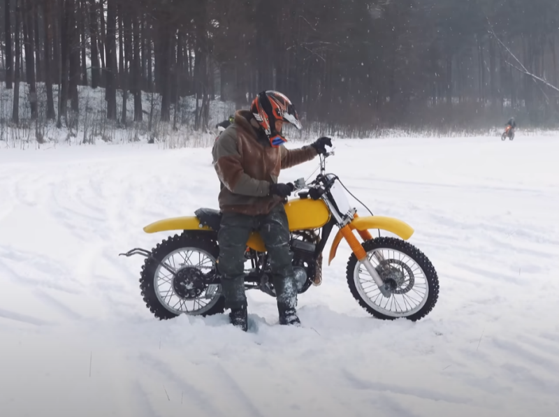 Homemade motorcycle "Minsk" and ice racing