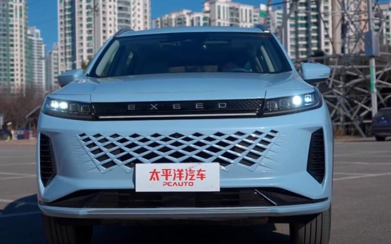 Apresentou um novo híbrido plug-in Xingtu Zhuifeng C-DM com reserva de marcha de 1000 km e preço de um Lada Vesta