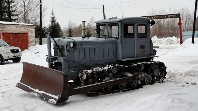 DT-54 - the main Soviet tracked tractor of the 50s