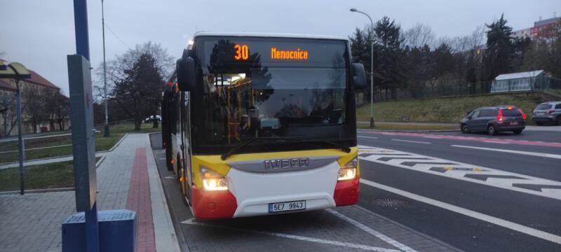 Популярный в Европе сочлененный городской автобус Iveco Urbanway 18M