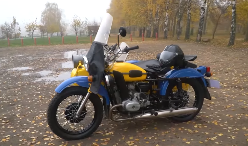 Soviet Ural motorcycles, as if from a factory assembly line, are still pleasing to the eye