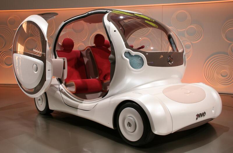 Nissan Pivo: «необычный аквариум» на колесах