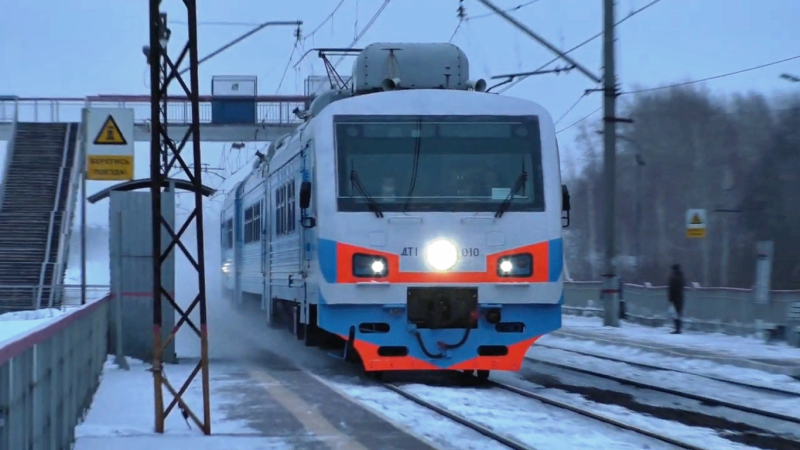 Первый российский универсальный дизель-электропоезд ДТ-1